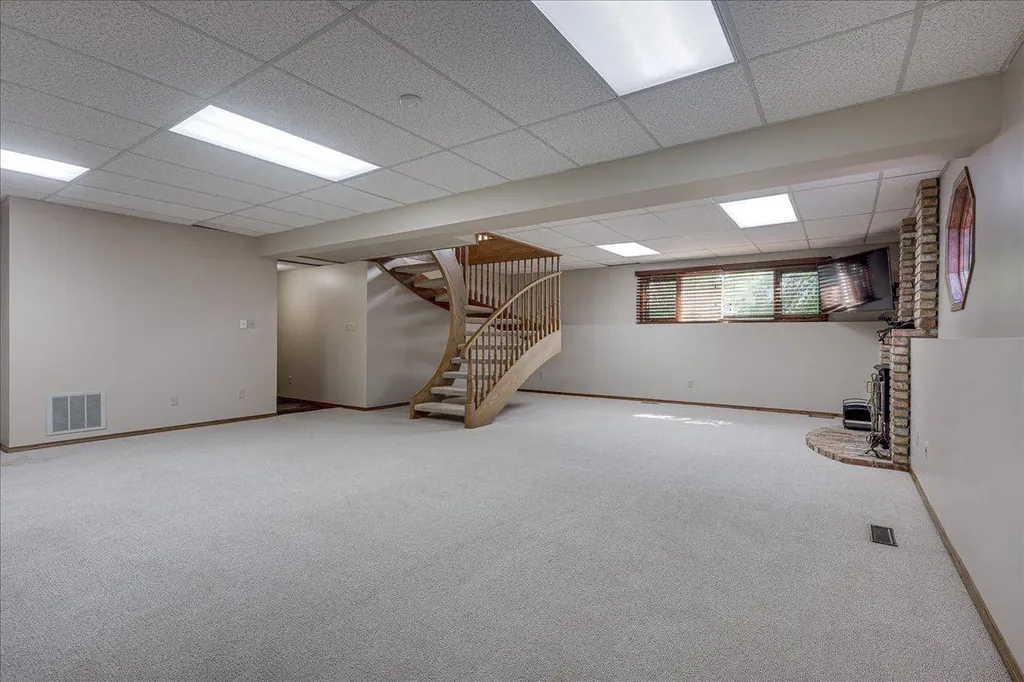 3908 39 Street Close Ponoka AB T4J 1A9
