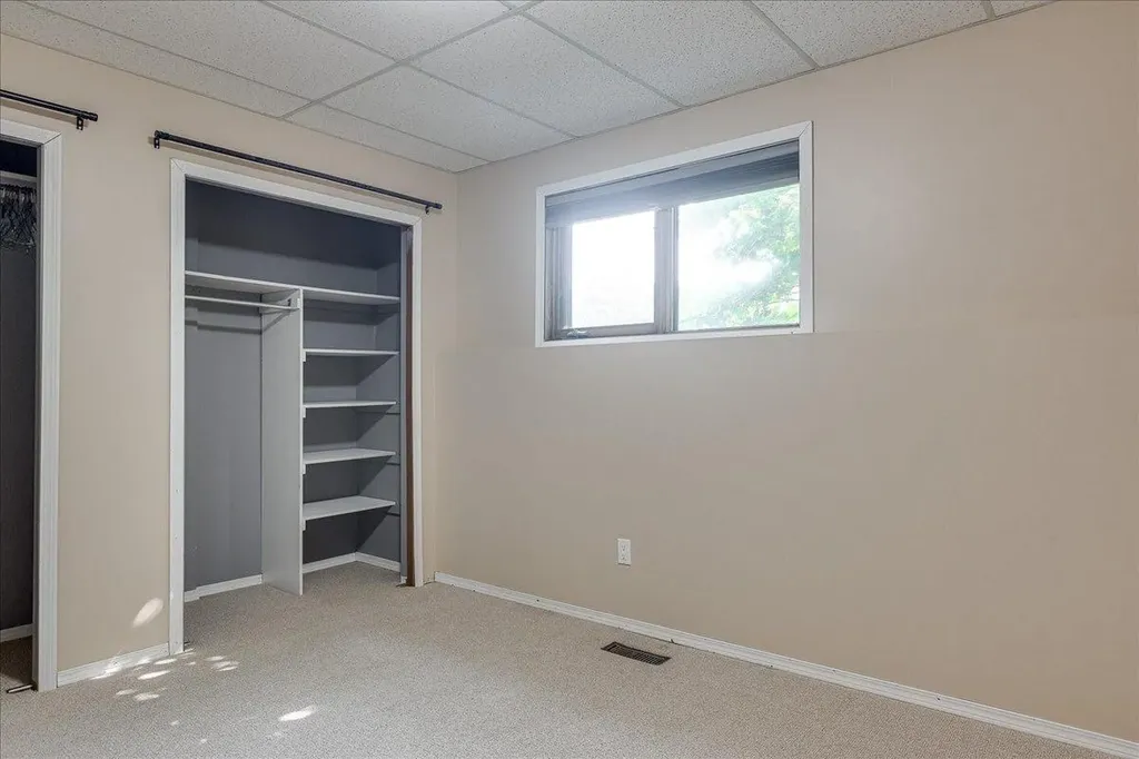 3908 39 Street Close Ponoka AB T4J 1A9