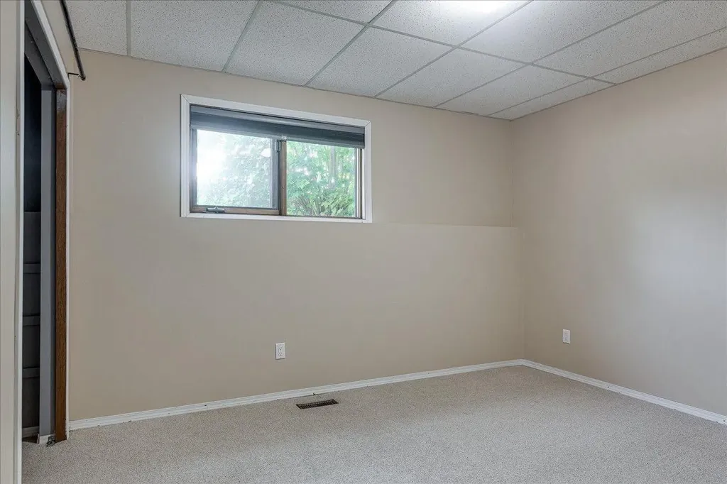 3908 39 Street Close Ponoka AB T4J 1A9