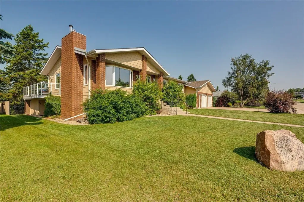3908 39 Street Close Ponoka AB T4J 1A9