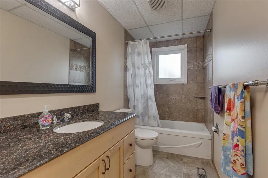 3908 39 Street Close Ponoka AB T4J 1A9