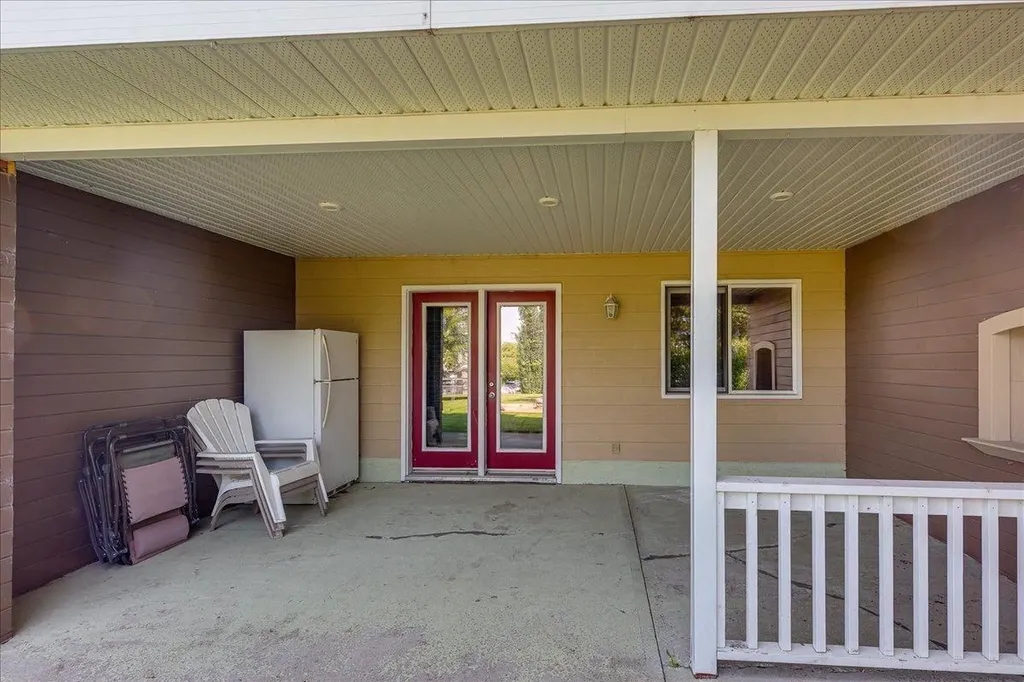 3908 39 Street Close Ponoka AB T4J 1A9