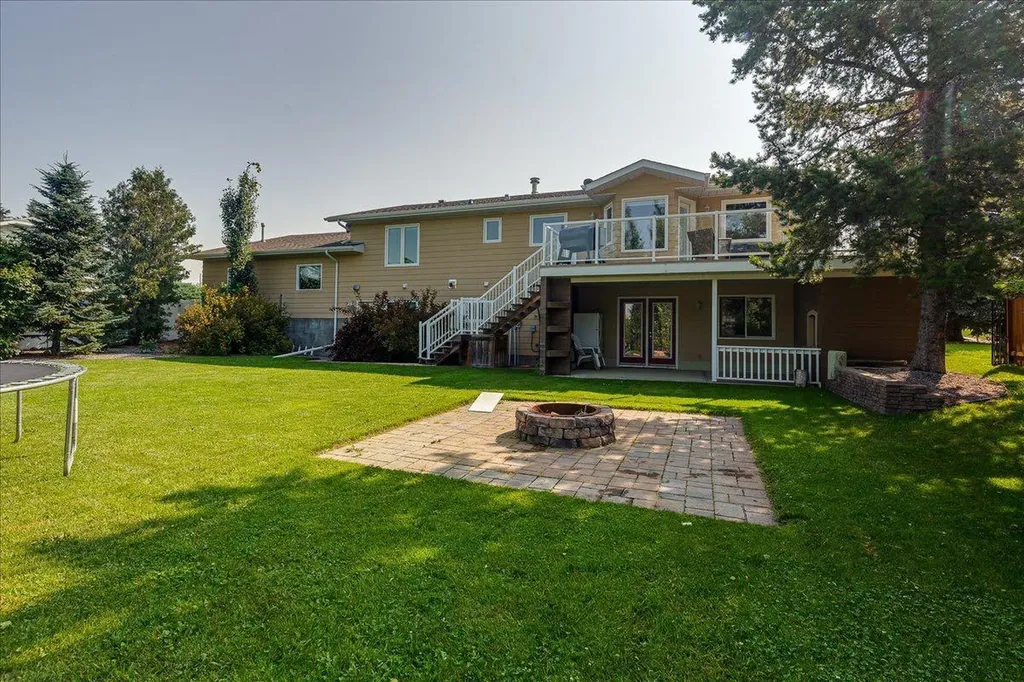 3908 39 Street Close Ponoka AB T4J 1A9