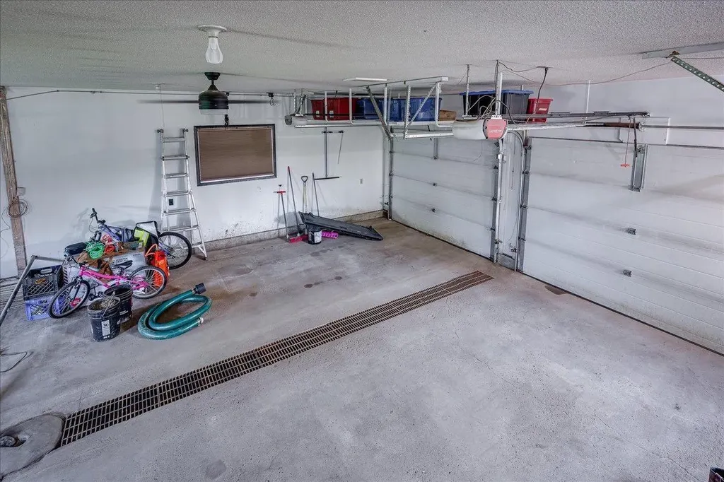 3908 39 Street Close Ponoka AB T4J 1A9