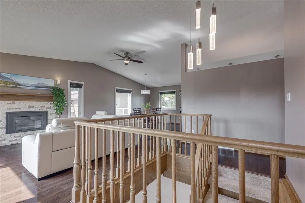3908 39 Street Close Ponoka AB T4J 1A9