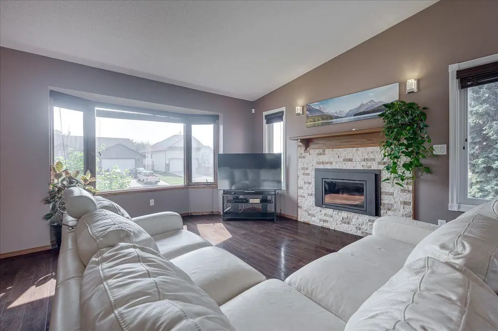 3908 39 Street Close Ponoka AB T4J 1A9