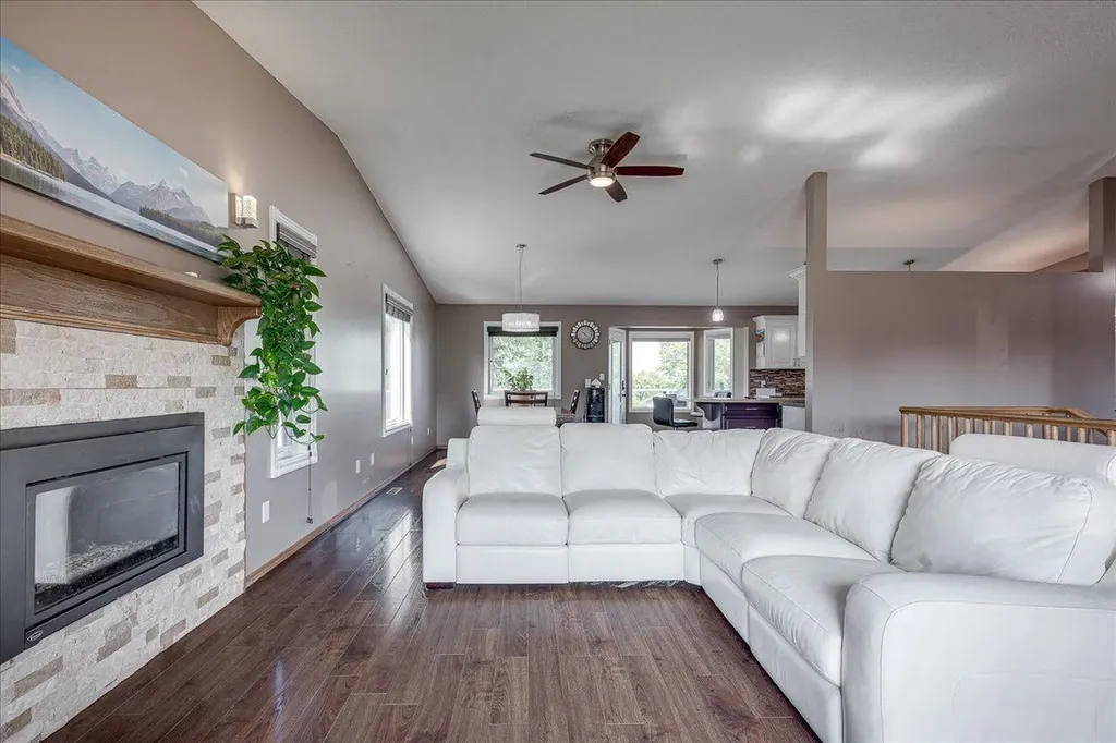 3908 39 Street Close Ponoka AB T4J 1A9