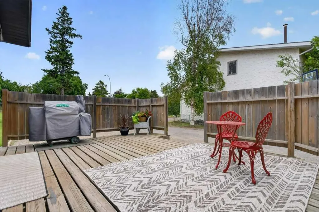 5202 57 Avenue Olds AB T4H1J3