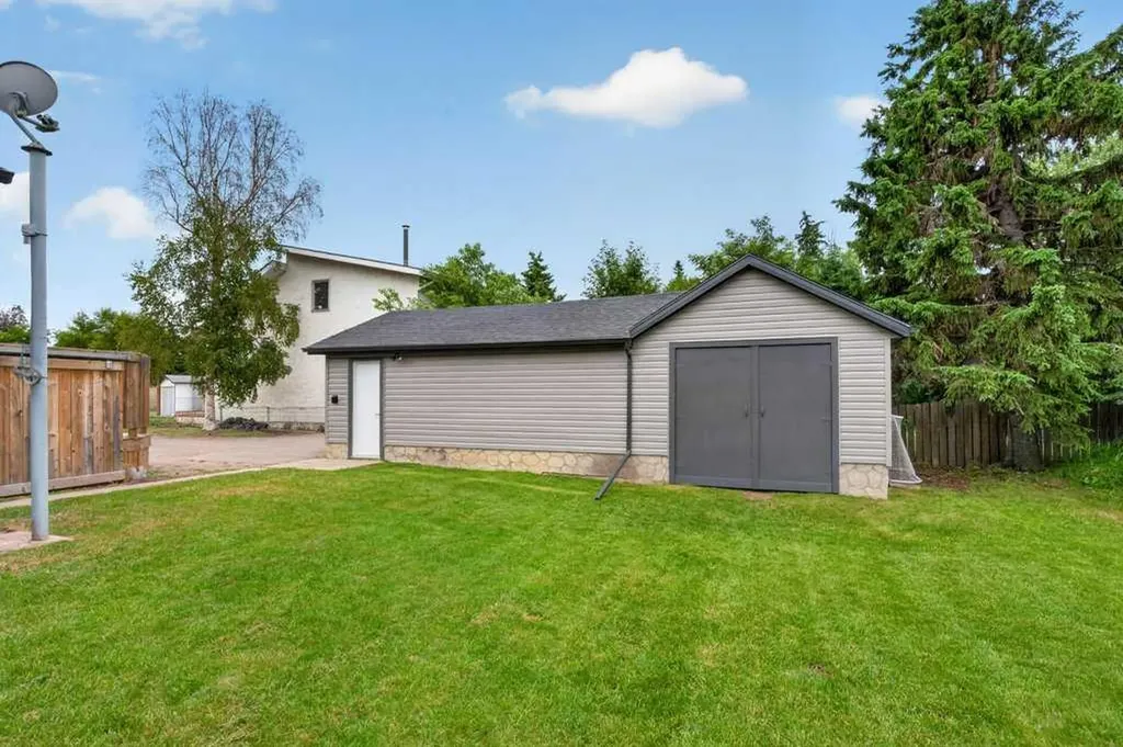 5202 57 Avenue Olds AB T4H1J3
