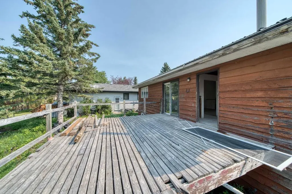 1726 Saskatchewan Street Crossfield AB T0M 0S0
