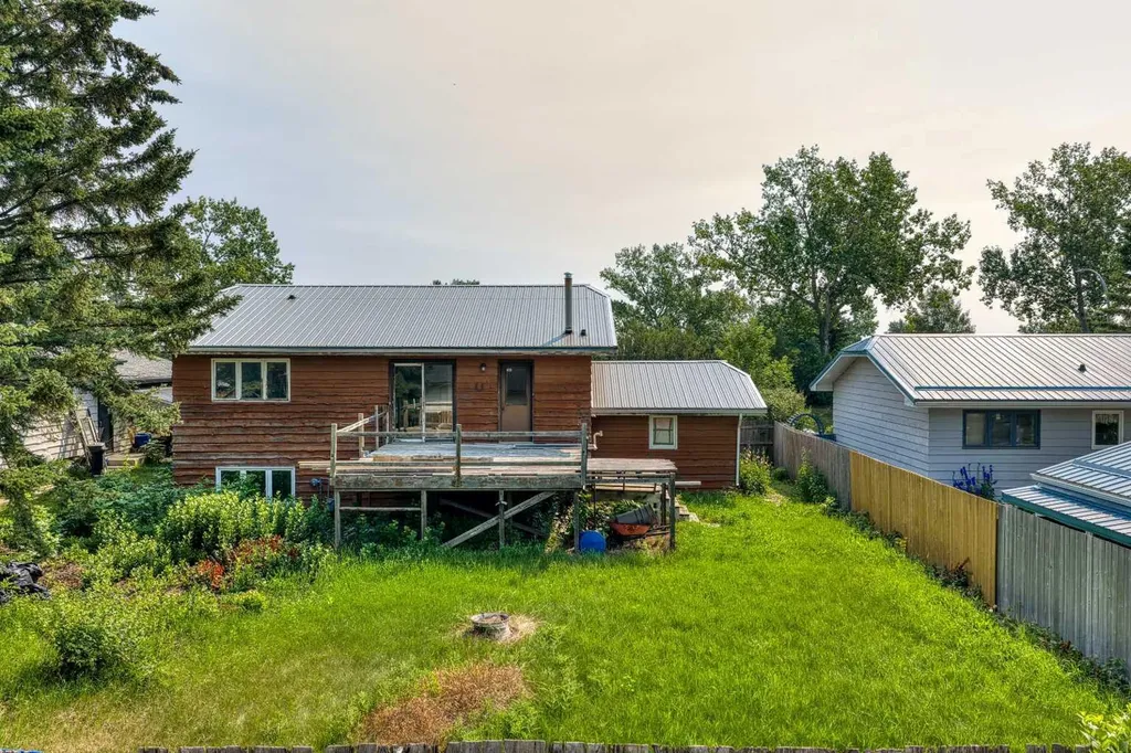 1726 Saskatchewan Street Crossfield AB T0M 0S0