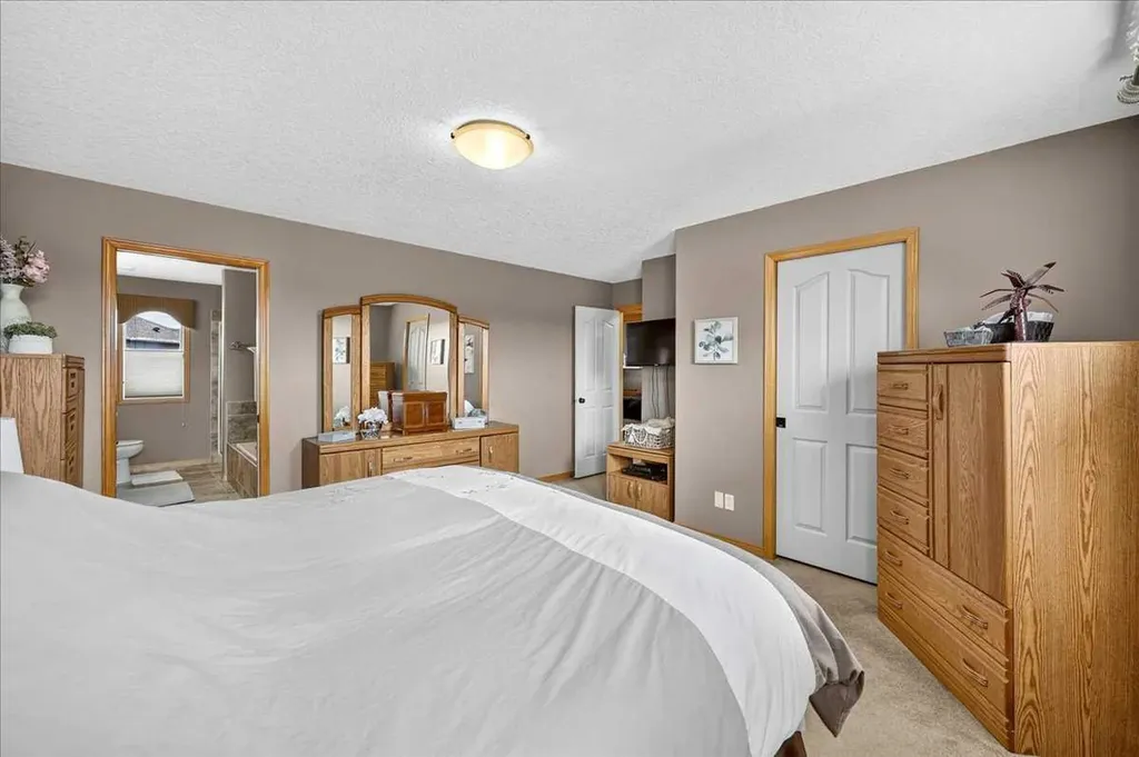 1418 Kings Heights Boulevard SE Airdrie AB T4A 0A1