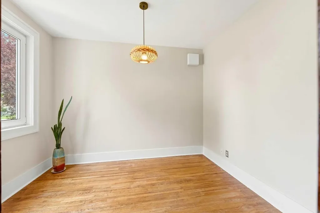 439 13 Avenue NE Calgary AB T2E 1C3
