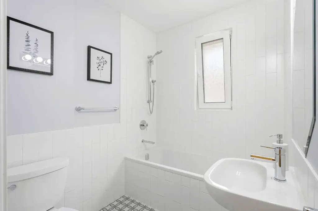 439 13 Avenue NE Calgary AB T2E 1C3