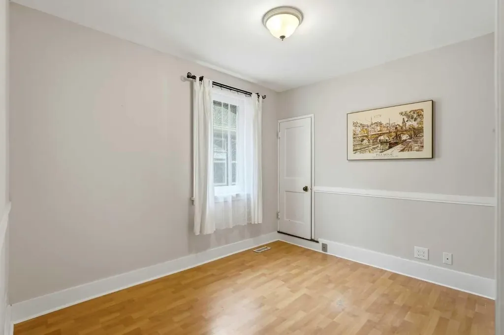 439 13 Avenue NE Calgary AB T2E 1C3