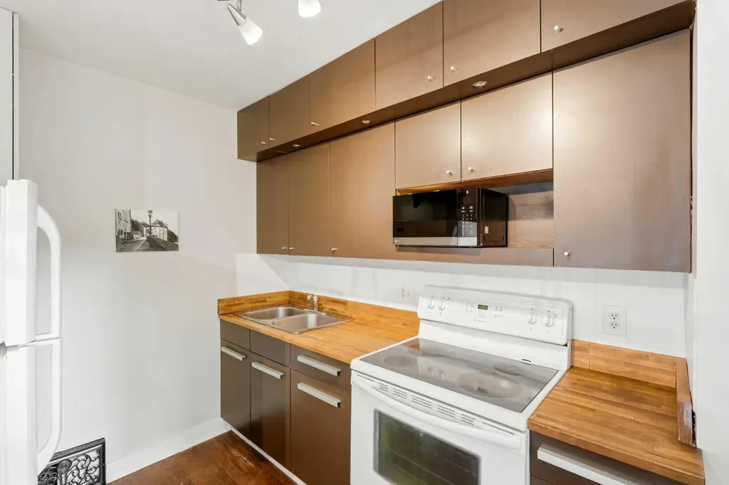 439 13 Avenue NE Calgary AB T2E 1C3