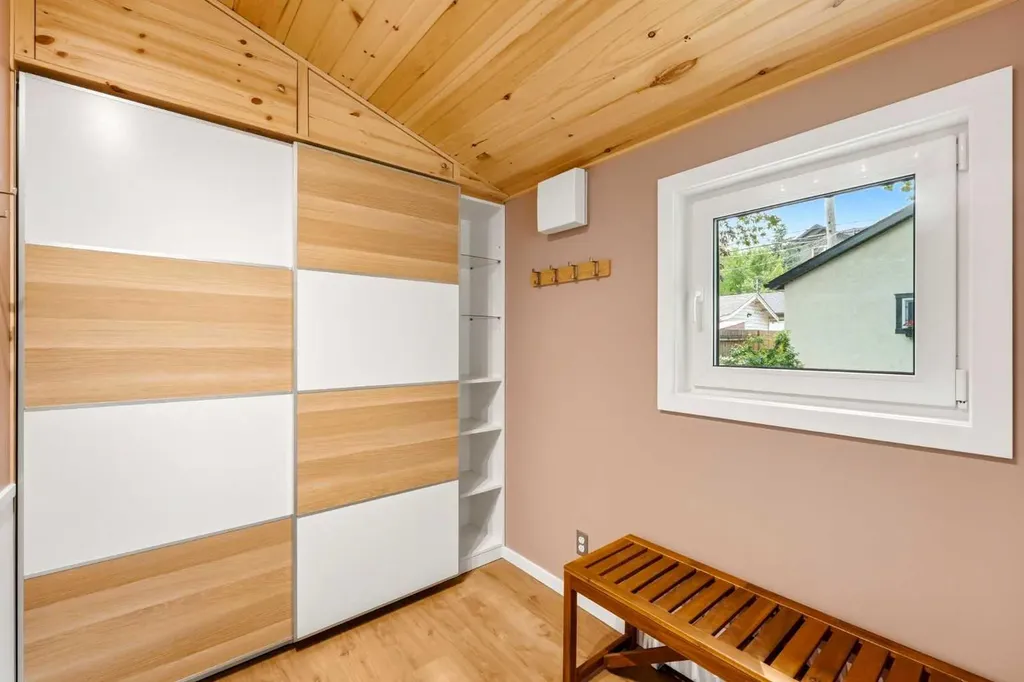 439 13 Avenue NE Calgary AB T2E 1C3