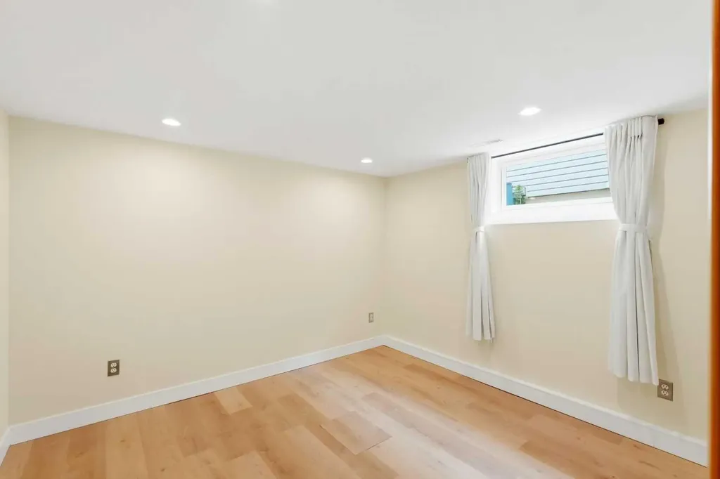 439 13 Avenue NE Calgary AB T2E 1C3