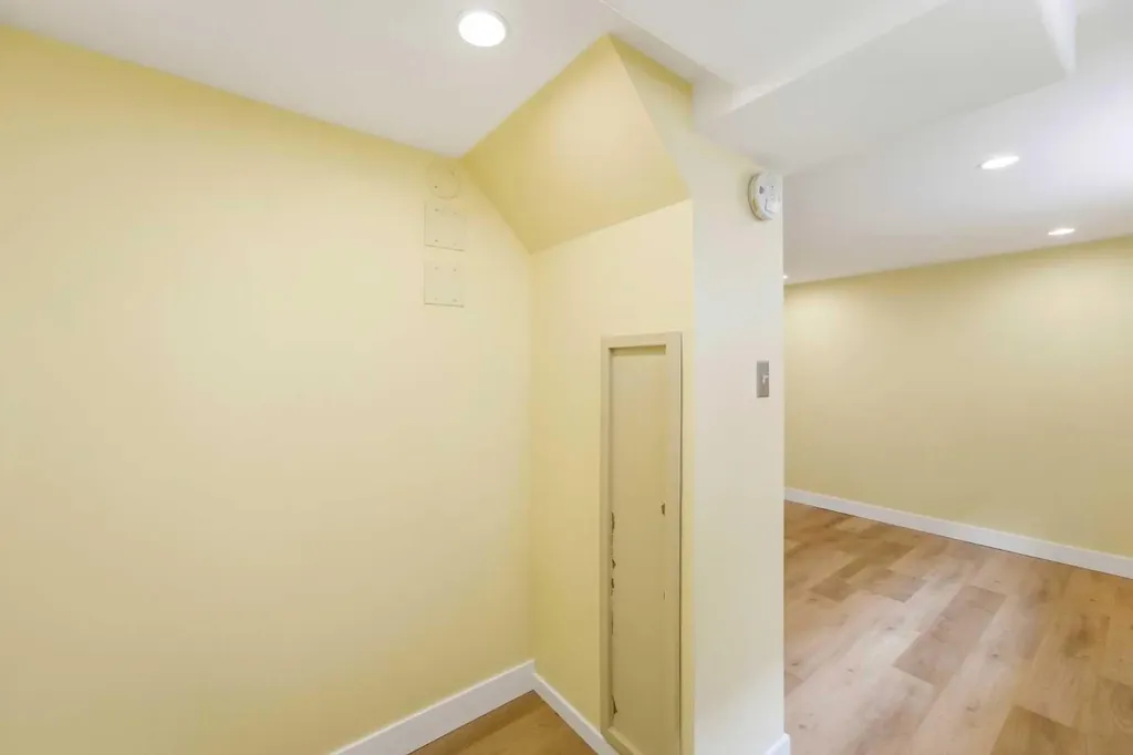 439 13 Avenue NE Calgary AB T2E 1C3