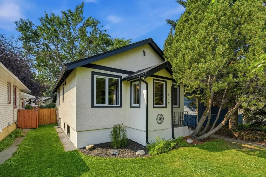 439 13 Avenue NE Calgary AB T2E 1C3