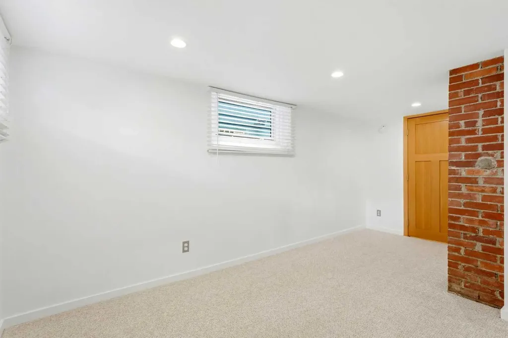 439 13 Avenue NE Calgary AB T2E 1C3