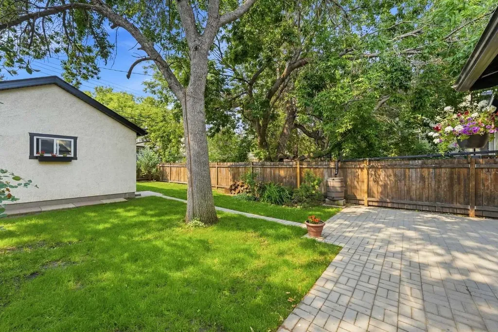 439 13 Avenue NE Calgary AB T2E 1C3