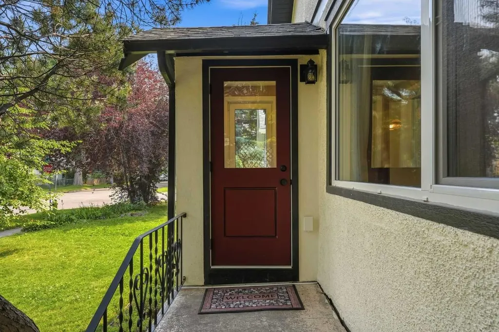 439 13 Avenue NE Calgary AB T2E 1C3