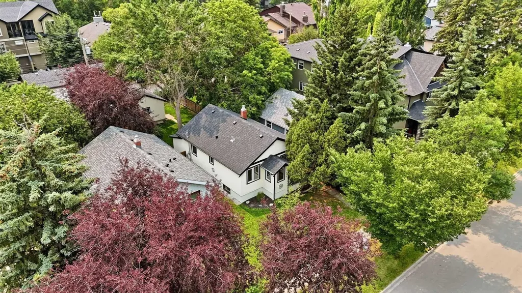 439 13 Avenue NE Calgary AB T2E 1C3