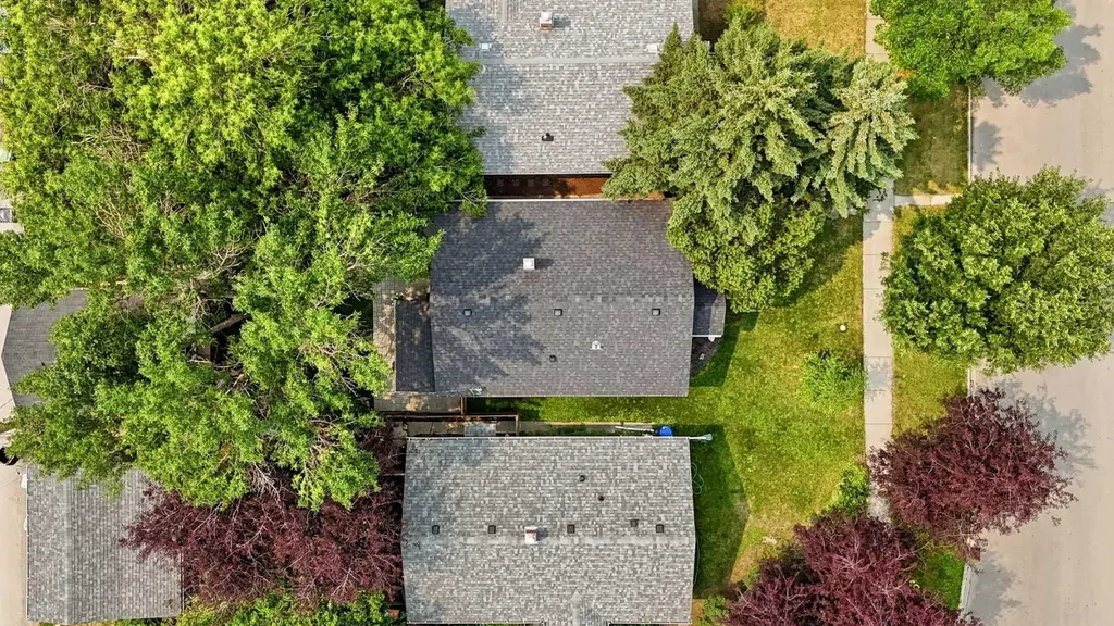 439 13 Avenue NE Calgary AB T2E 1C3
