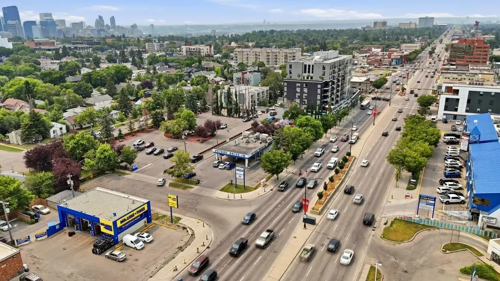 439 13 Avenue NE Calgary AB T2E 1C3