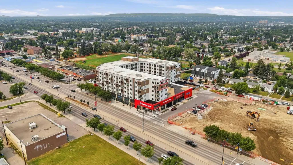 439 13 Avenue NE Calgary AB T2E 1C3