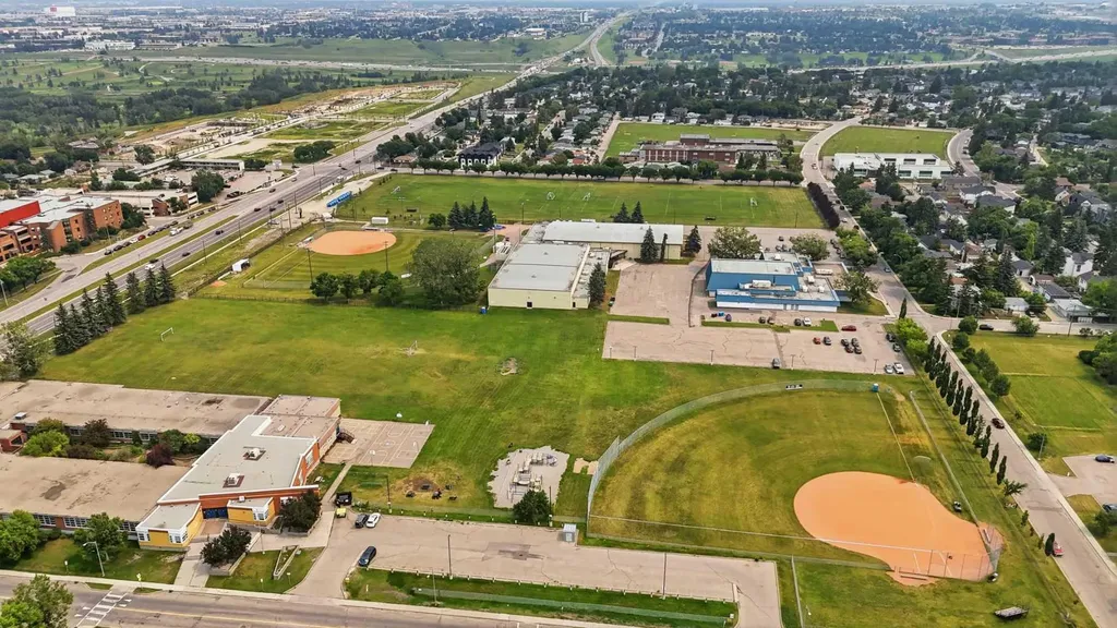 439 13 Avenue NE Calgary AB T2E 1C3