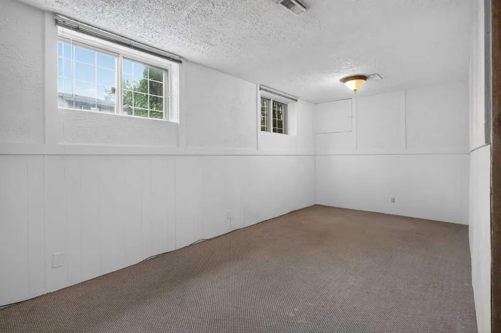 179 Pinecliff Close NE Calgary AB T1Y 4N4