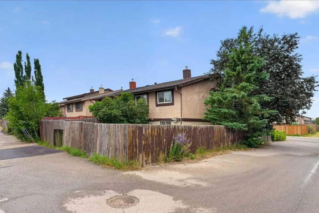 179 Pinecliff Close NE Calgary AB T1Y 4N4