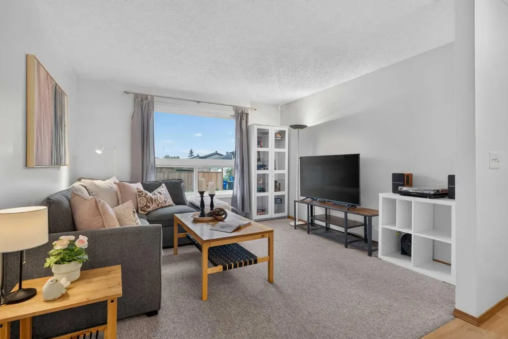 179 Pinecliff Close NE Calgary AB T1Y 4N4