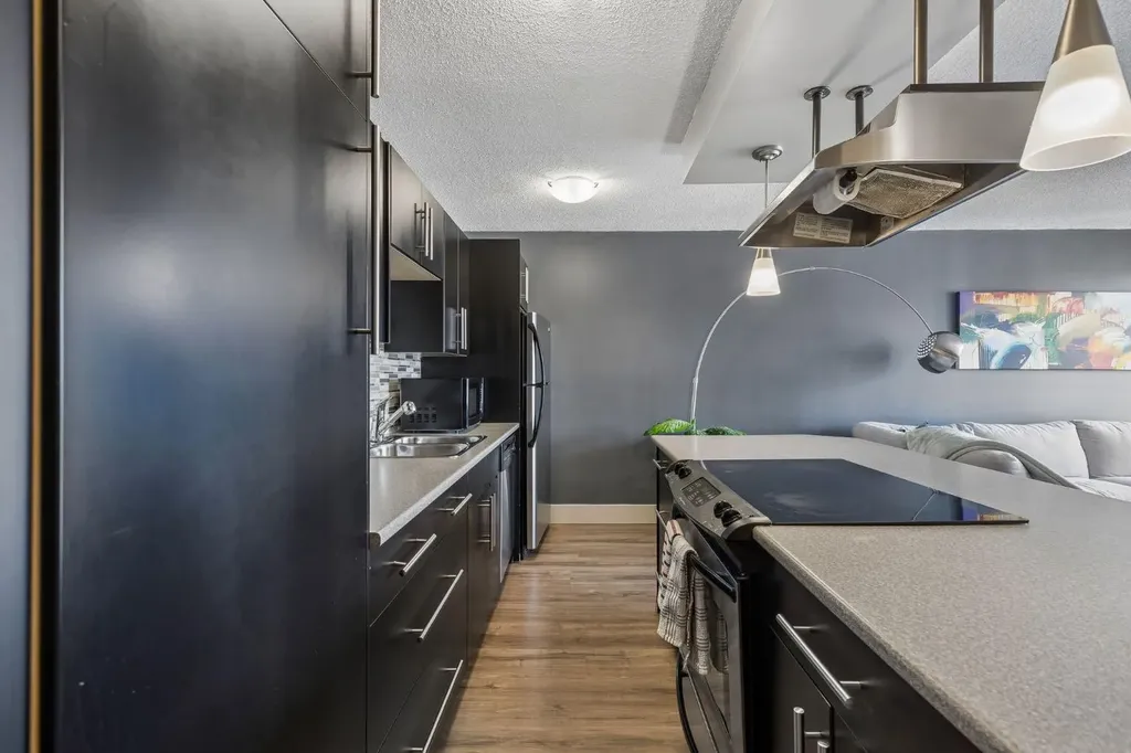 505 19 Avenue SW Calgary AB T2S 0E4