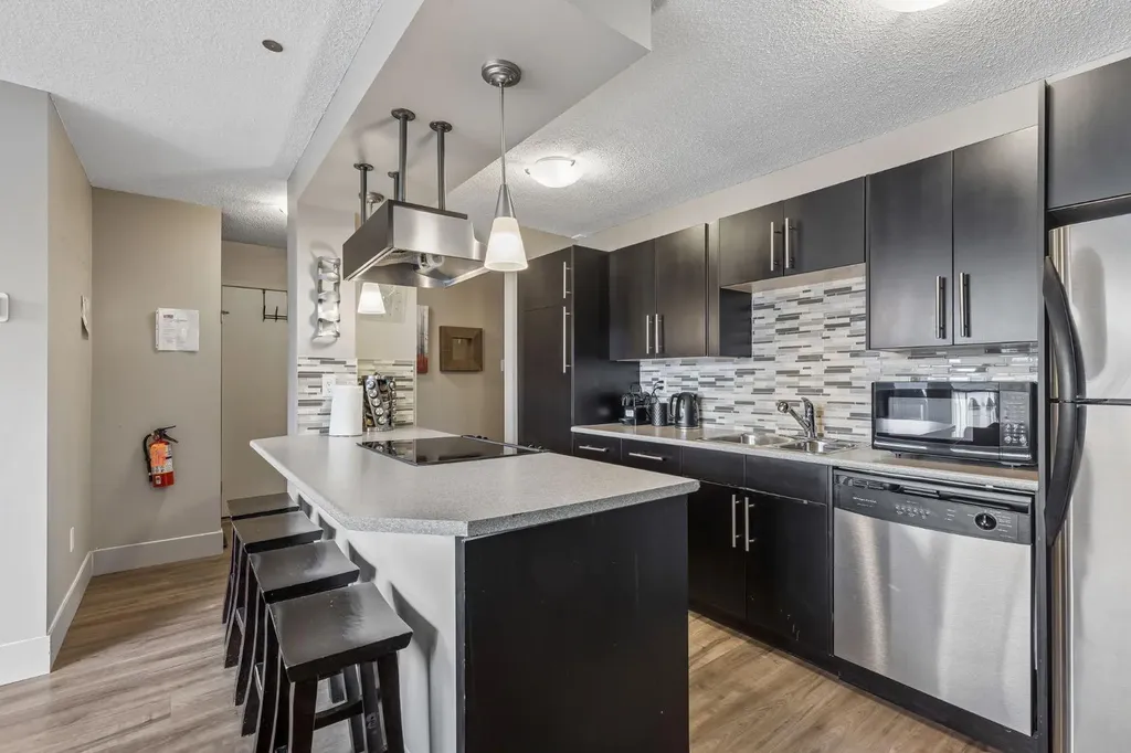 505 19 Avenue SW Calgary AB T2S 0E4