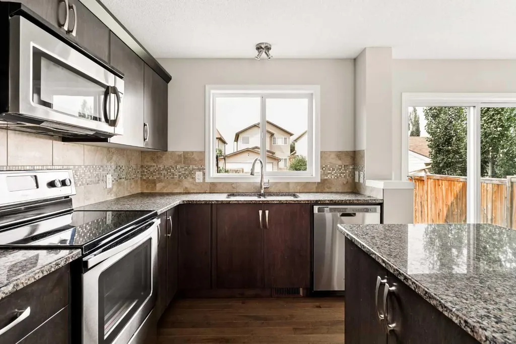 59 Elgin Meadows Park SE Calgary AB T2Z 1B5
