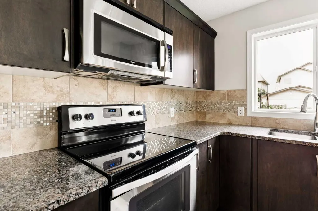 59 Elgin Meadows Park SE Calgary AB T2Z 1B5