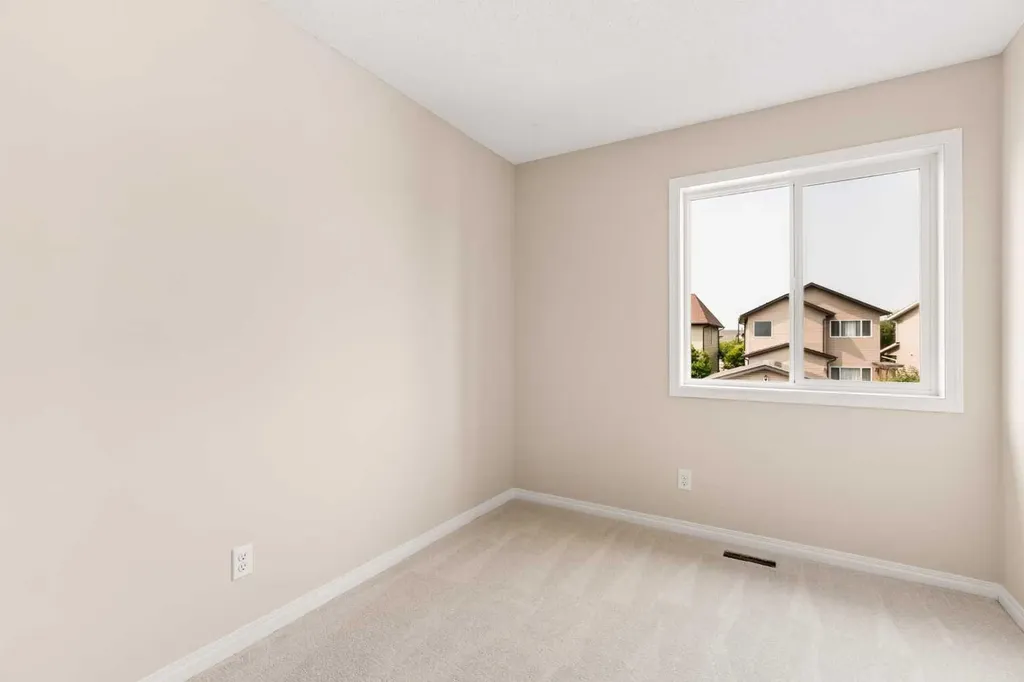 59 Elgin Meadows Park SE Calgary AB T2Z 1B5