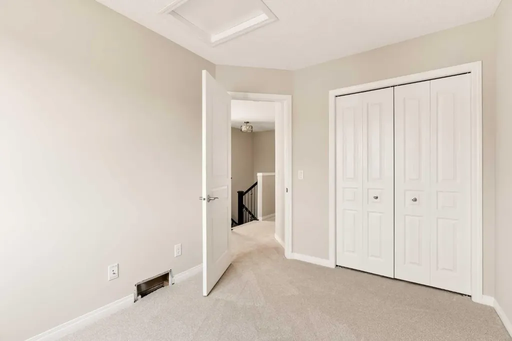 59 Elgin Meadows Park SE Calgary AB T2Z 1B5