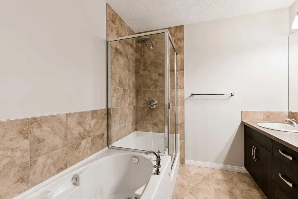 59 Elgin Meadows Park SE Calgary AB T2Z 1B5