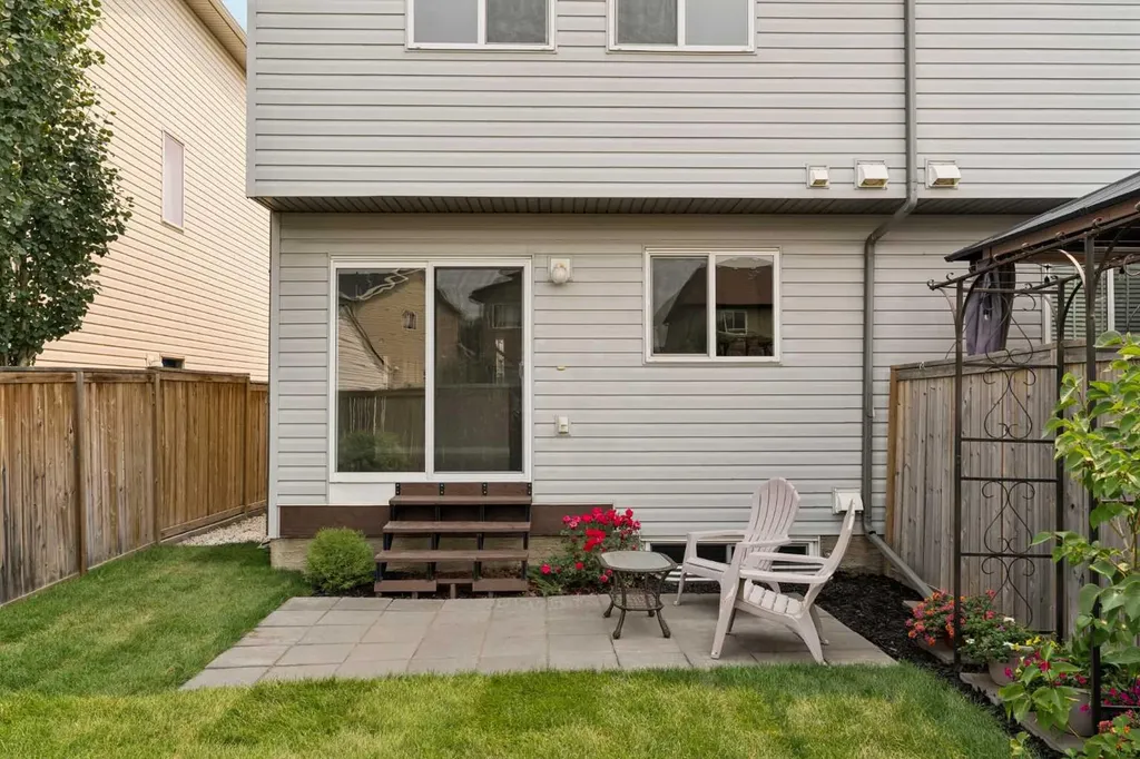 59 Elgin Meadows Park SE Calgary AB T2Z 1B5