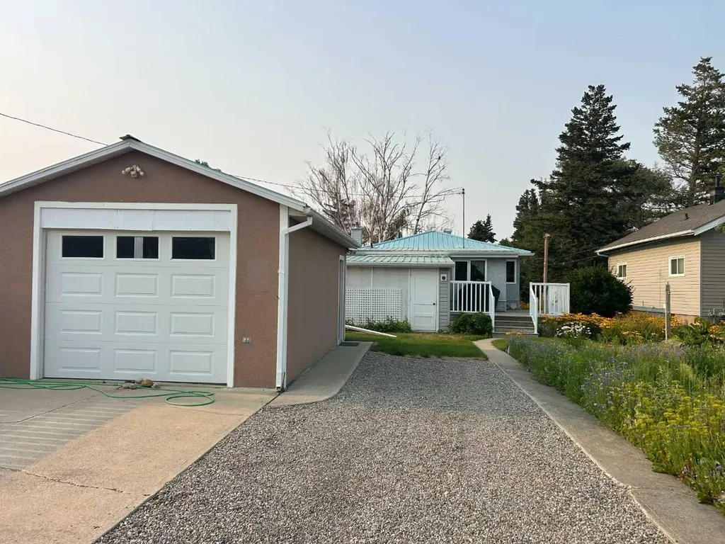 315 3 Avenue N Vauxhall AB T0K 2K0