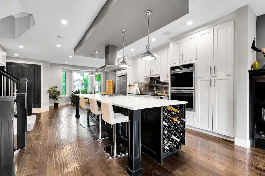 425 21 Avenue NW Calgary AB T2M 1J6