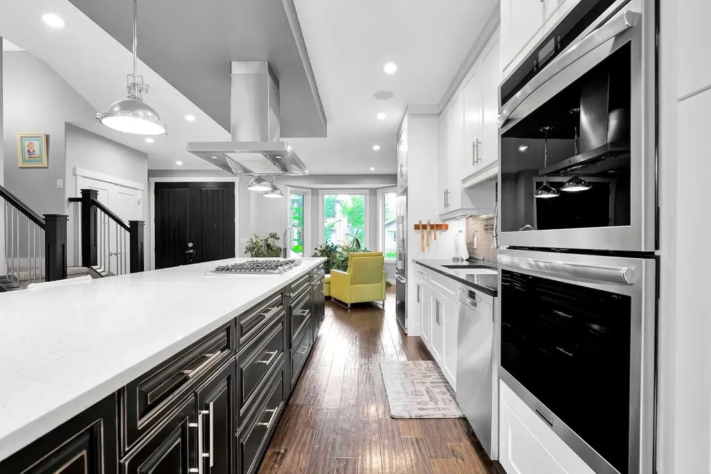 425 21 Avenue NW Calgary AB T2M 1J6