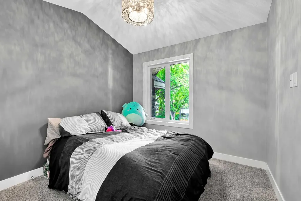 425 21 Avenue NW Calgary AB T2M 1J6