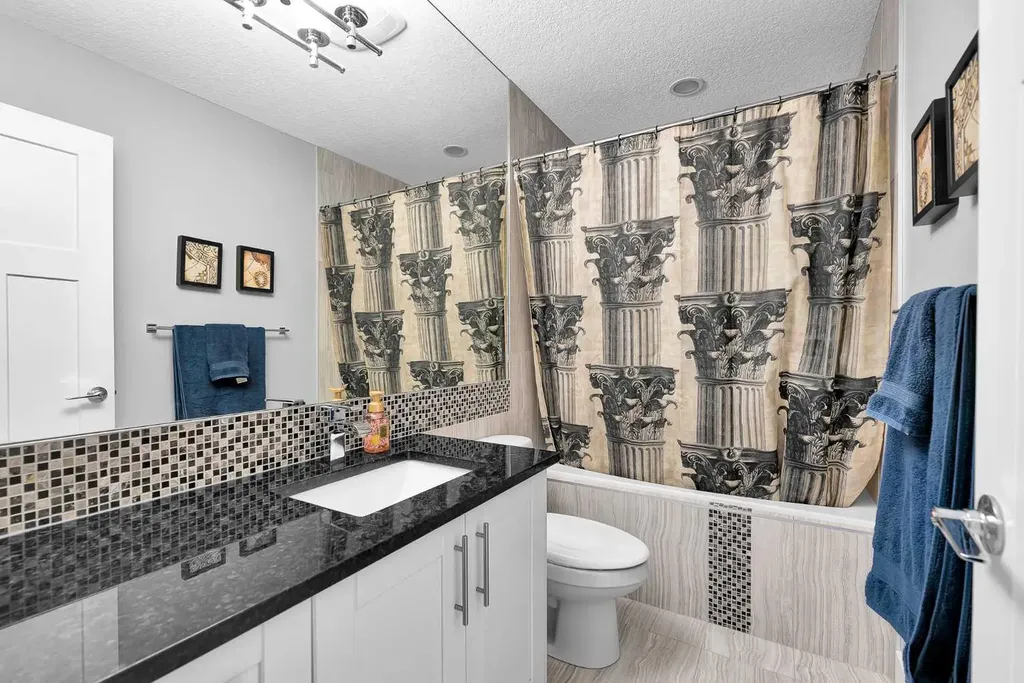 425 21 Avenue NW Calgary AB T2M 1J6