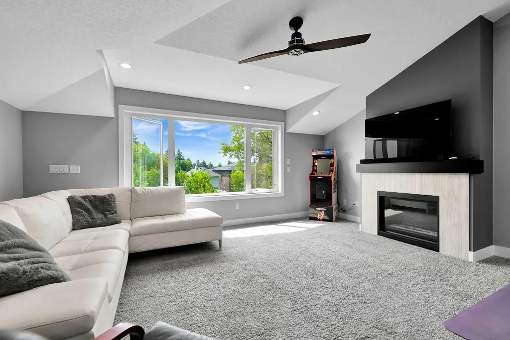 425 21 Avenue NW Calgary AB T2M 1J6