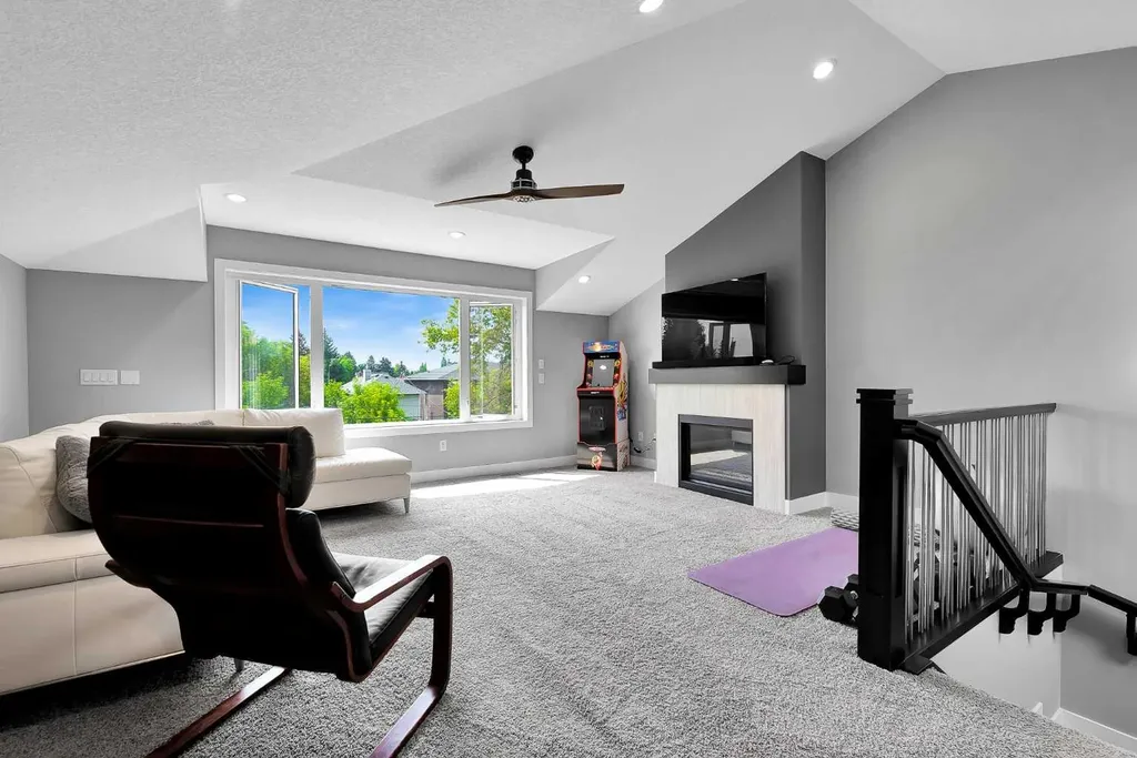 425 21 Avenue NW Calgary AB T2M 1J6